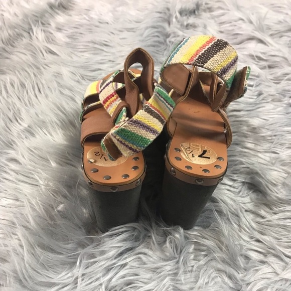 Striped Platform Sandals - Picture 5 of 7